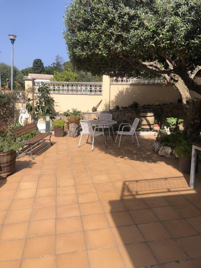 1R Pis Al Port-Terrassa I Jardi Apartman Llança Kültér fotó
